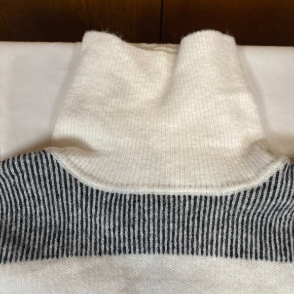 Liz Claiborne Turtleneck 0X Polyester Blend Black Gray White Sweater - Picture 2 of 4